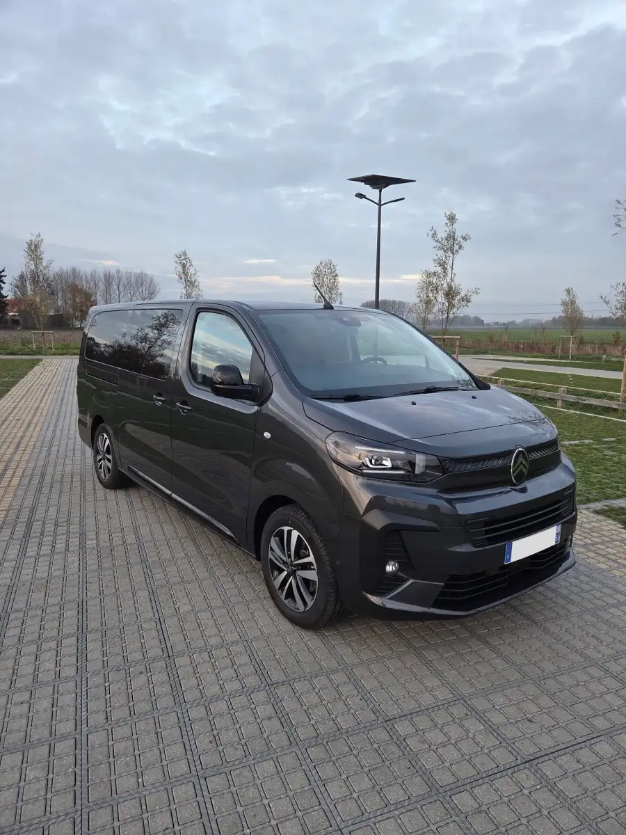 VTC en Nord’s anthracite grey Citroën Spacetourer parked at dusk, front three-quarter view